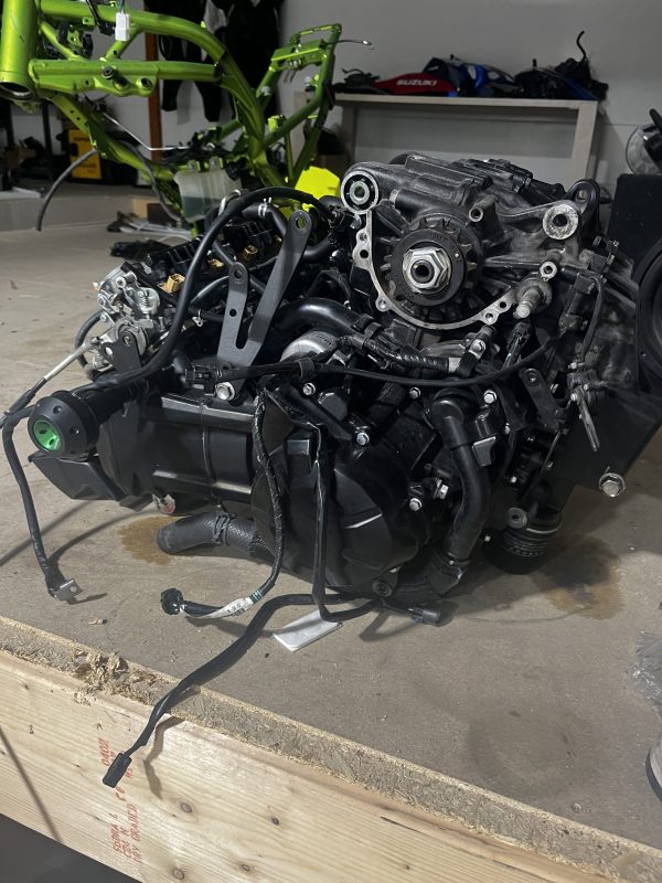 Kawasaki z900 motor